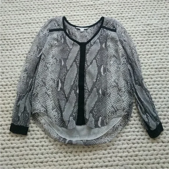 Diane Von Furstenberg Snake Print Silk Top - Picture 4 of 5